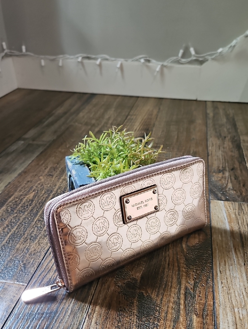 Michael Kors Metallic Rose Gold Logo Zip Wallet - Picture 11 of 11
